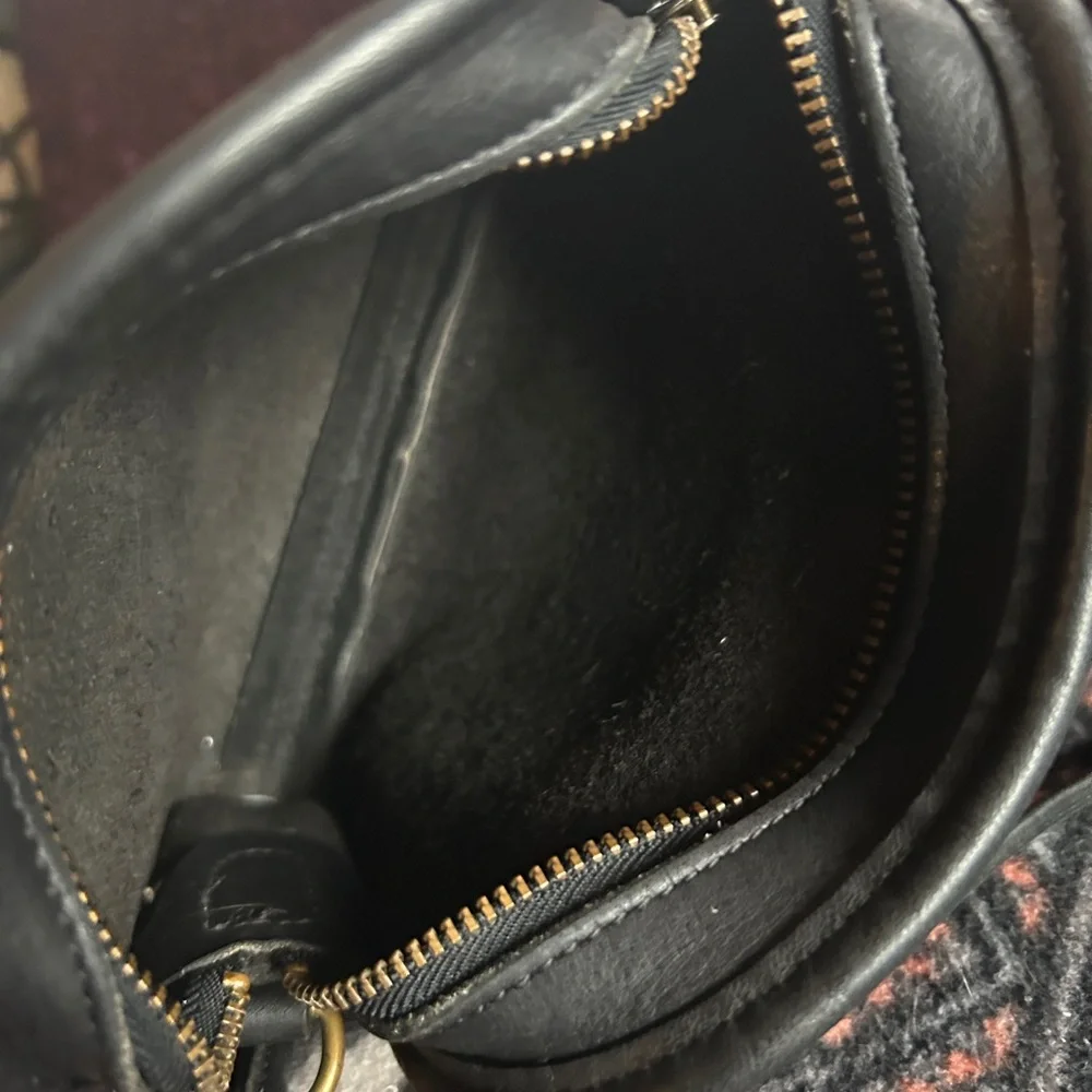 COACH Vintage Abbie Crossbody
Shoulder Bag 9017 - Picture 8 of 9